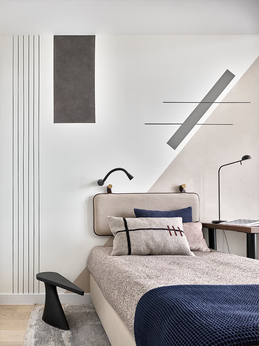 Медитативный теплый интерьер квартиры в шумной столице — проект студии DESIGN IS FINE