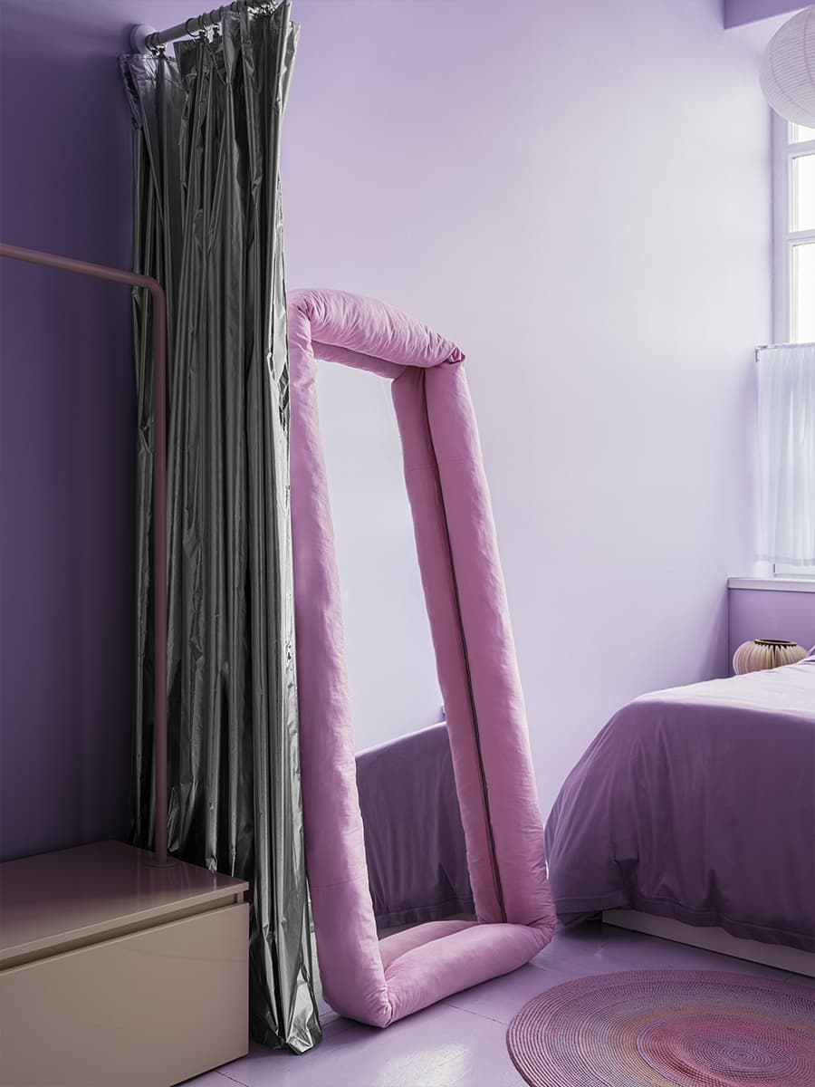 Монохром и металлизированные шторы в интерьере шоурума постельного белья — проект Анны Завгородней w3