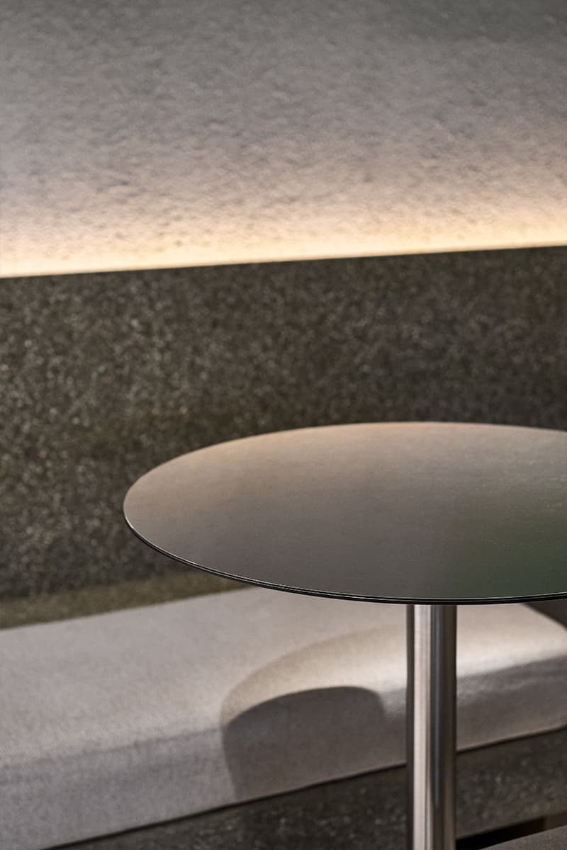 Лаймовый цвет и немного металла в интерьере компактного кафе — проект студии ZeWorkroom