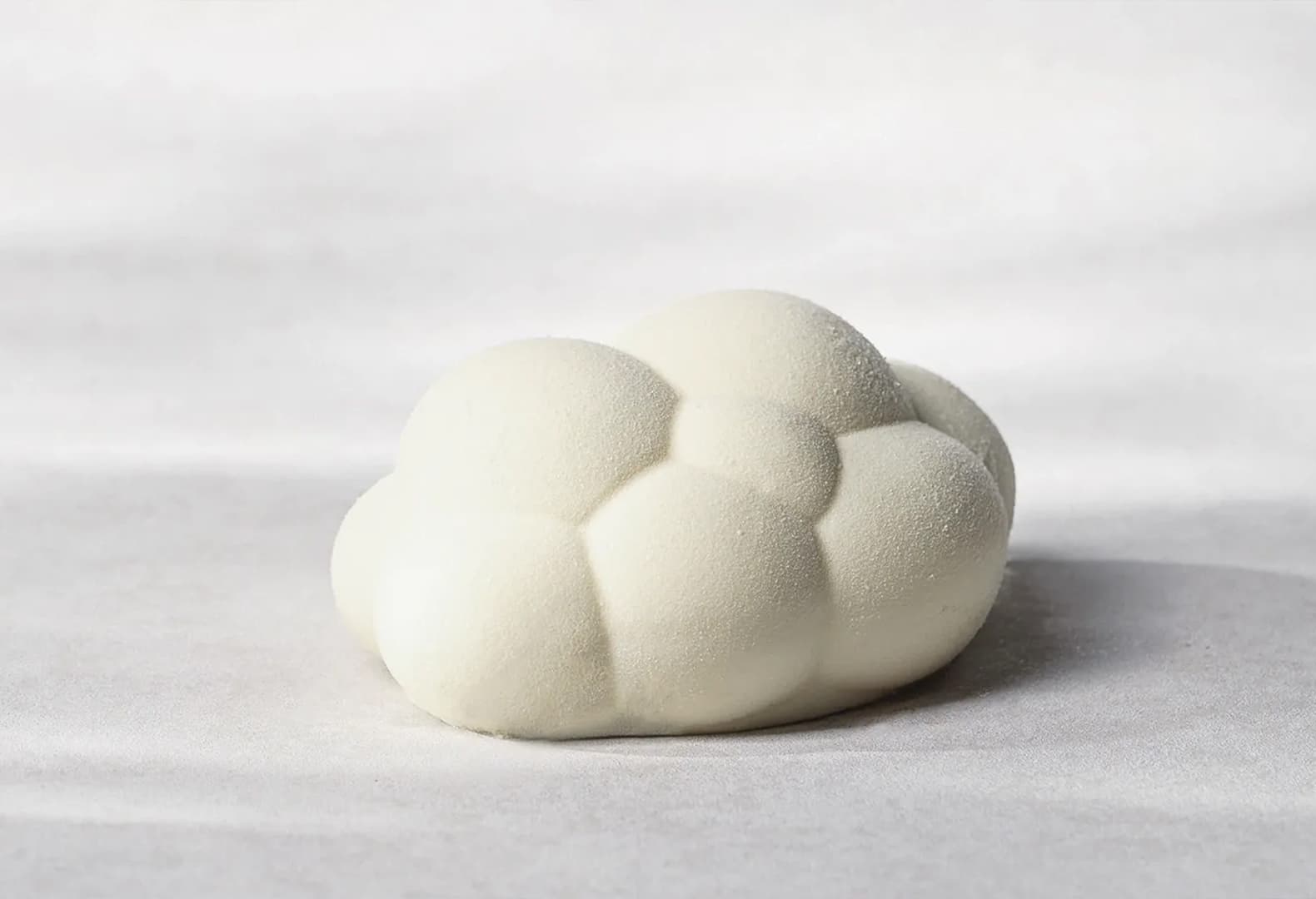 Cloud Dancer. Pantone