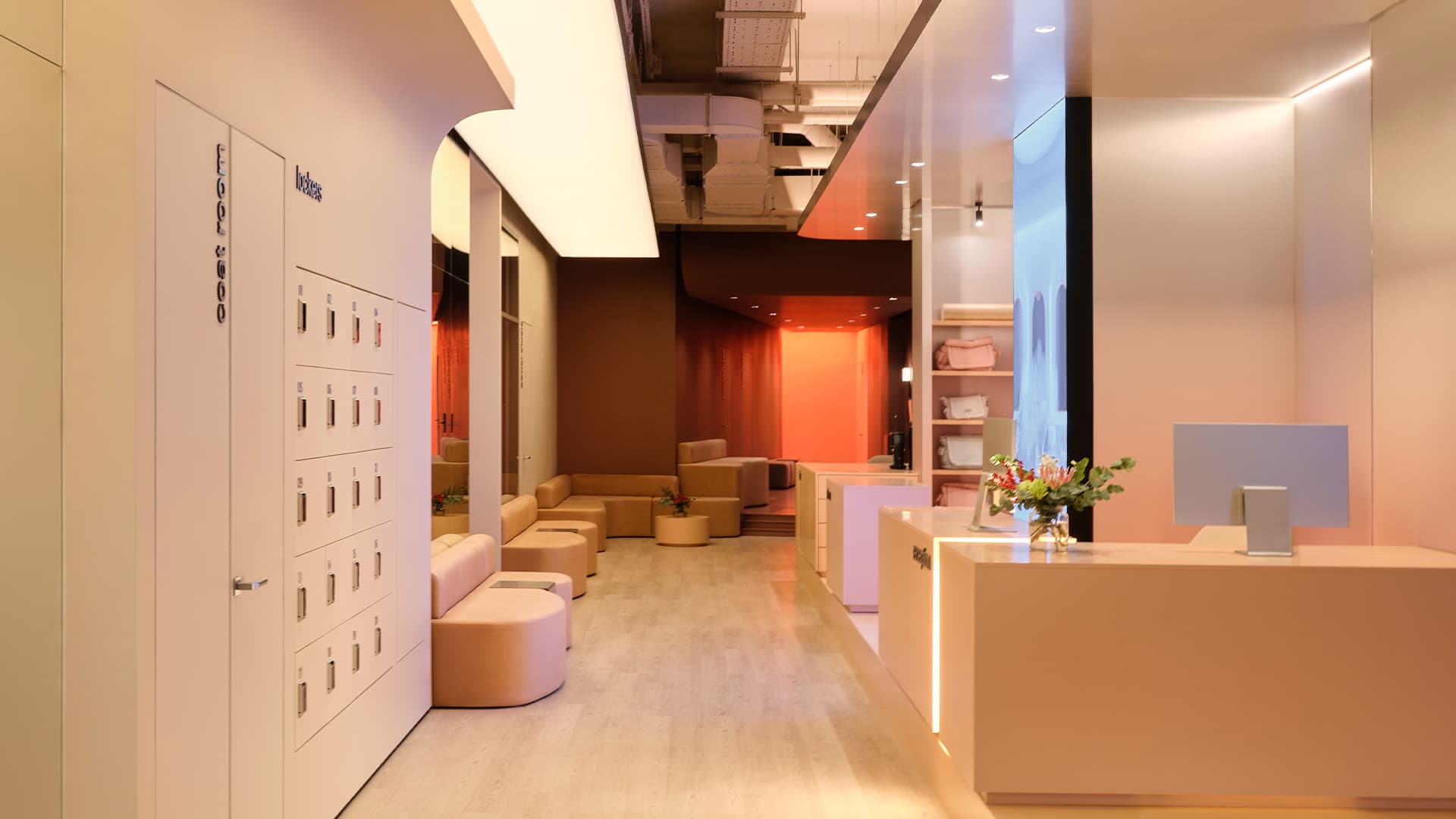 «Новая женственность» в интерьере московского фитнес-клуба — проект KIDZ «Новая женственность» в интерьере московского фитнес-клуба — проект KIDZ