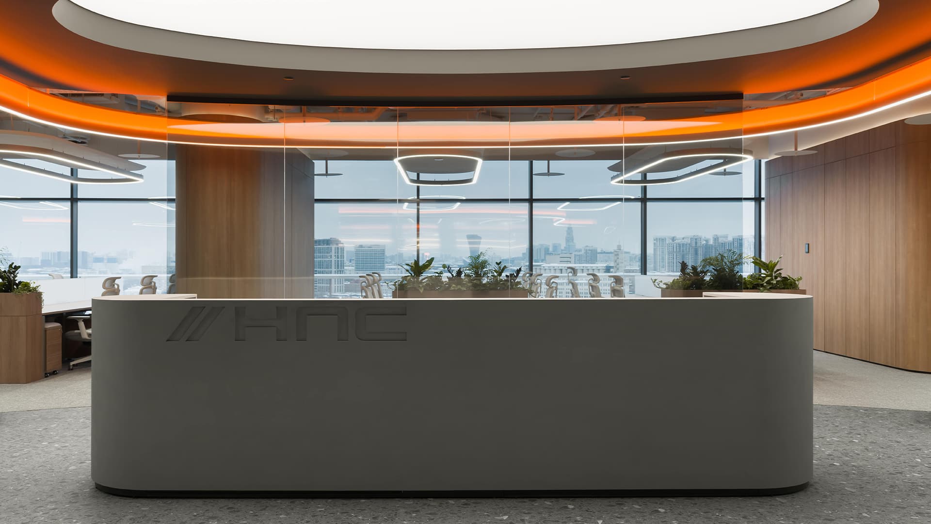 Контрасты и динамичный свет в интерьере технологичного офиса — проект архитектурной студии IND Контрасты и динамичный свет в интерьере технологичного офиса — проект архитектурной студии IND