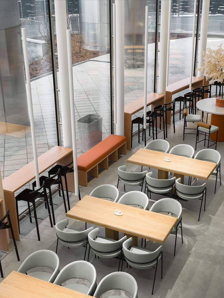 Контрасты и динамичный свет в интерьере технологичного офиса — проект IND Studio