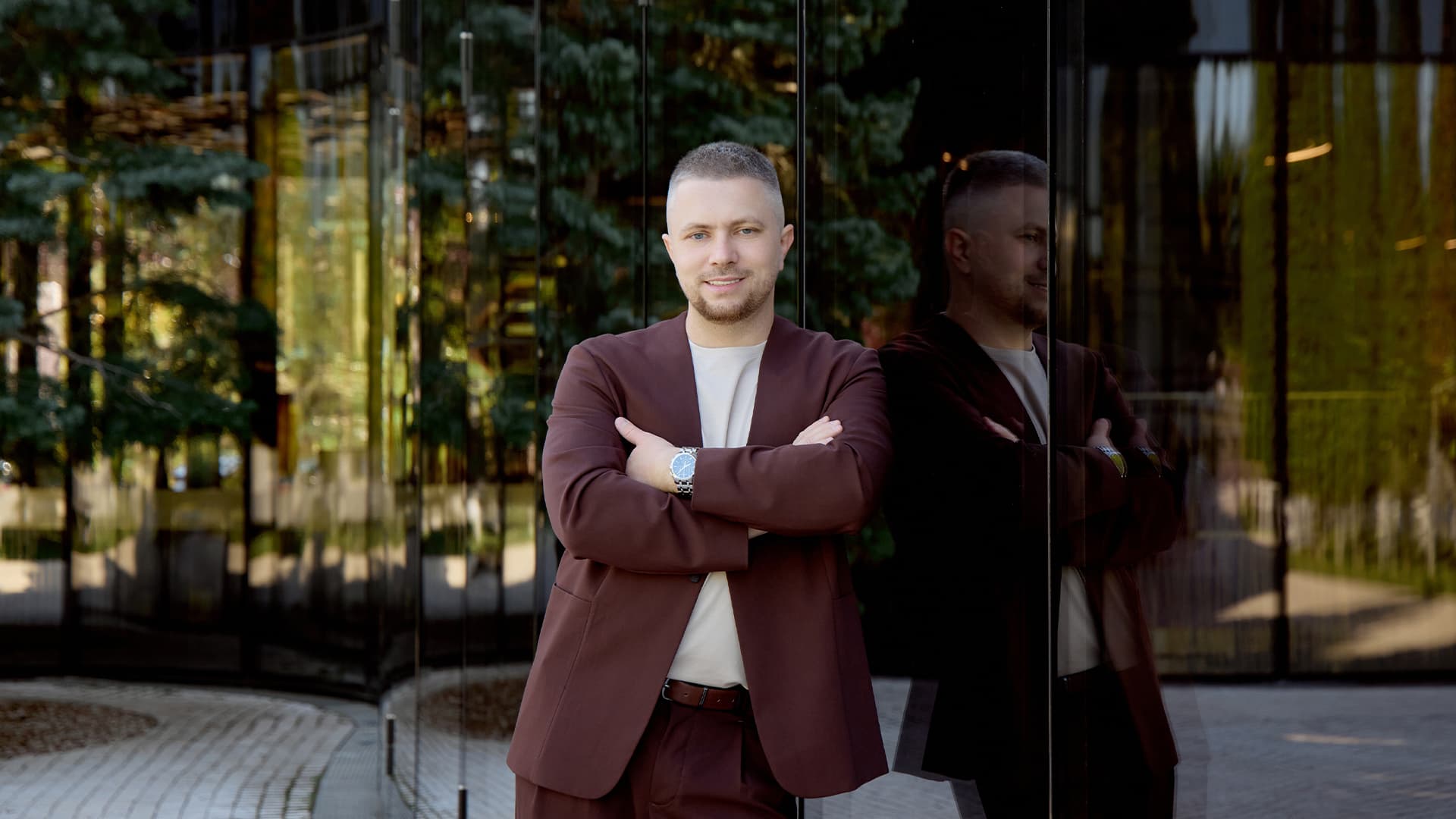 Александр Клочков, AIG: «При разработке Crystalvision мы делали ставку на то, как стекло воспринимается в реальном объекте» Александр Клочков, AIG: «При разработке Crystalvision мы делали ставку на то, как стекло воспринимается в реальном объекте»