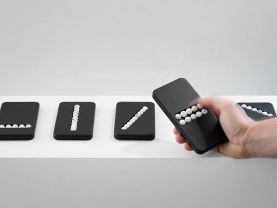 Дизайнер придумал смартфон, который поможет справиться с зависимостью от телефона Дизайнер придумал смартфон, который поможет справиться с зависимостью от телефона