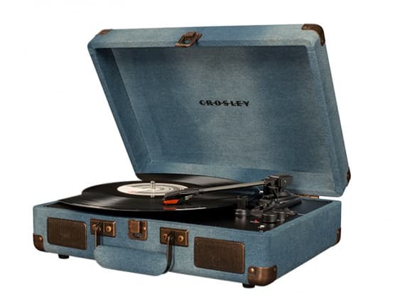Популярный проигрыватель Crosley обернули в деним и не только Популярный проигрыватель Crosley обернули в деним и не только