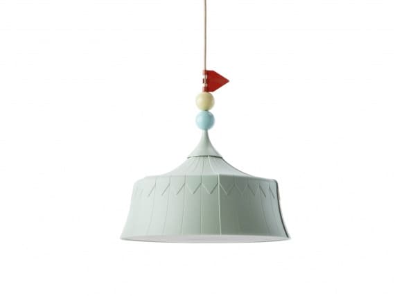 IKEA сделала светильник из переработанных пластиковых бутылок IKEA сделала светильник из переработанных пластиковых бутылок