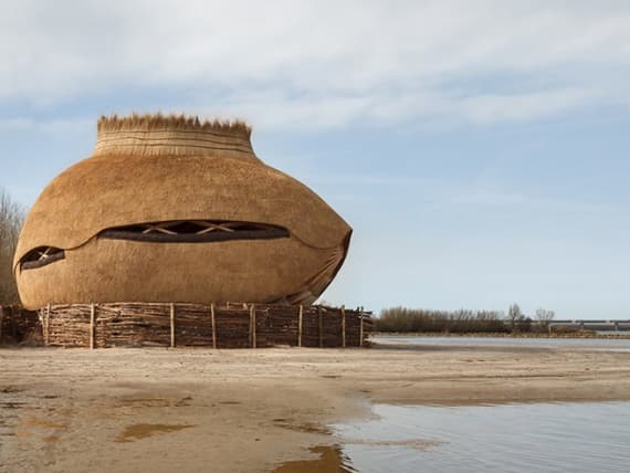 RAU Architects построили обсерваторию из камыша и песка RAU Architects построили обсерваторию из камыша и песка