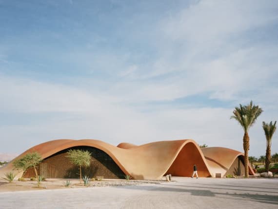 Oppenheim Architecture построили гольф-клуб в виде песчаных дюн Oppenheim Architecture построили гольф-клуб в виде песчаных дюн