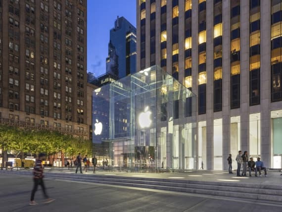 Foster + Partners обновили флагманский магазин Apple на Пятой Авеню Foster + Partners обновили флагманский магазин Apple на Пятой Авеню