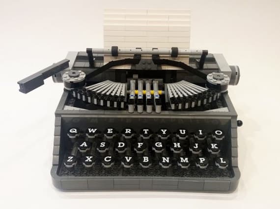 ​Стив Гиннесс сделал из кубиков LEGO печатную машинку в натуральную величину