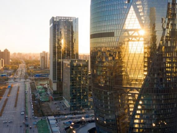 Zaha Hadid Architects завершили строительство небоскреба с самым большим атриумом в мире Zaha Hadid Architects завершили строительство небоскреба с самым большим атриумом в мире