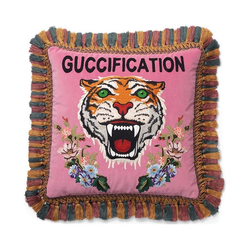 Бархатная подушка GUCCI с бахромой