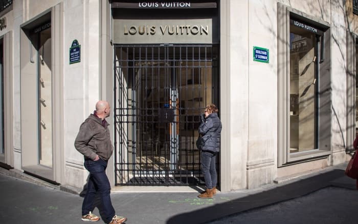 LVMH начнет производство дезинфицирующего средства для рук LVMH начнет производство дезинфицирующего средства для рук