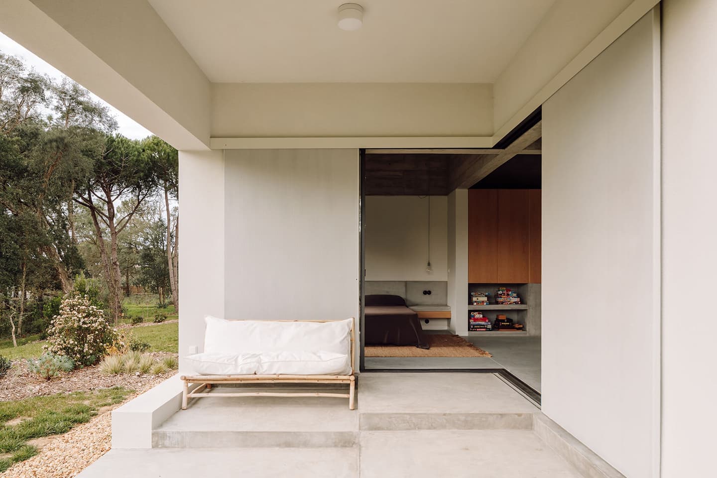 Видовая гостиная с тройной перспективной – проект Atelier RUA