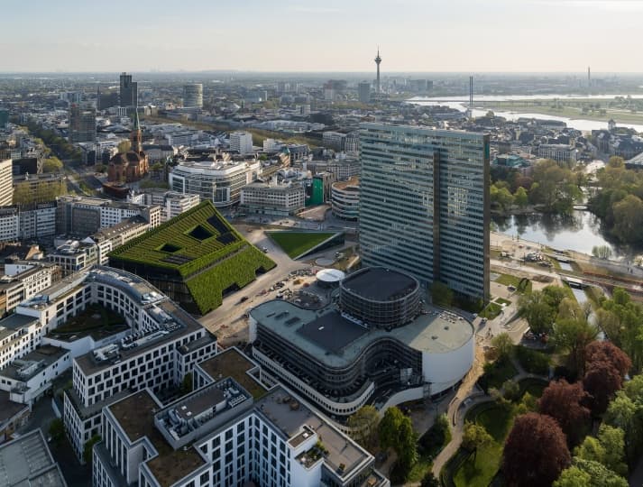 Ingenhoven Architects завершили строительство самого большого зеленого фасада в Европе