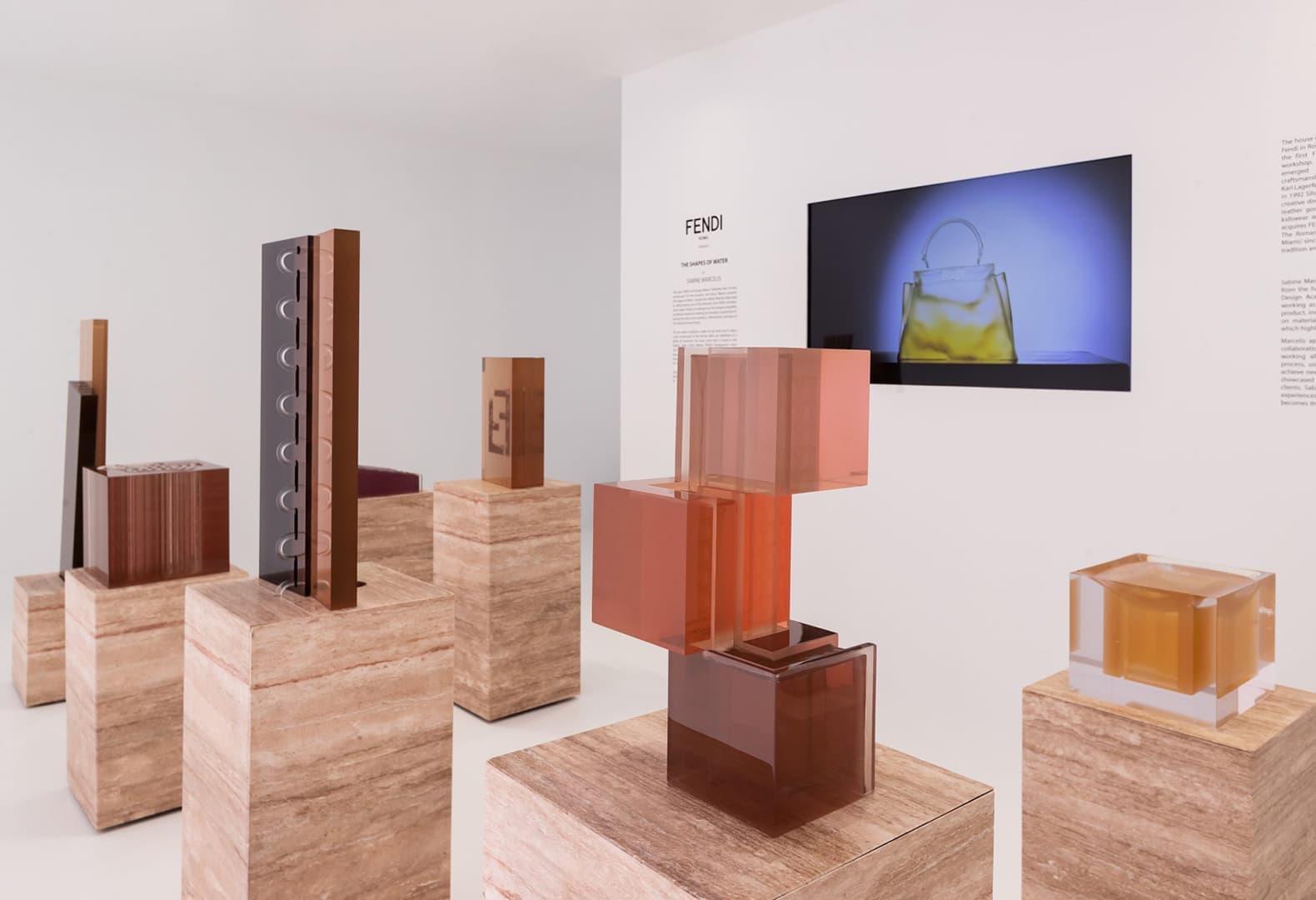 Инсталляция The Shapes of Water / FENDI Fountains, 2018