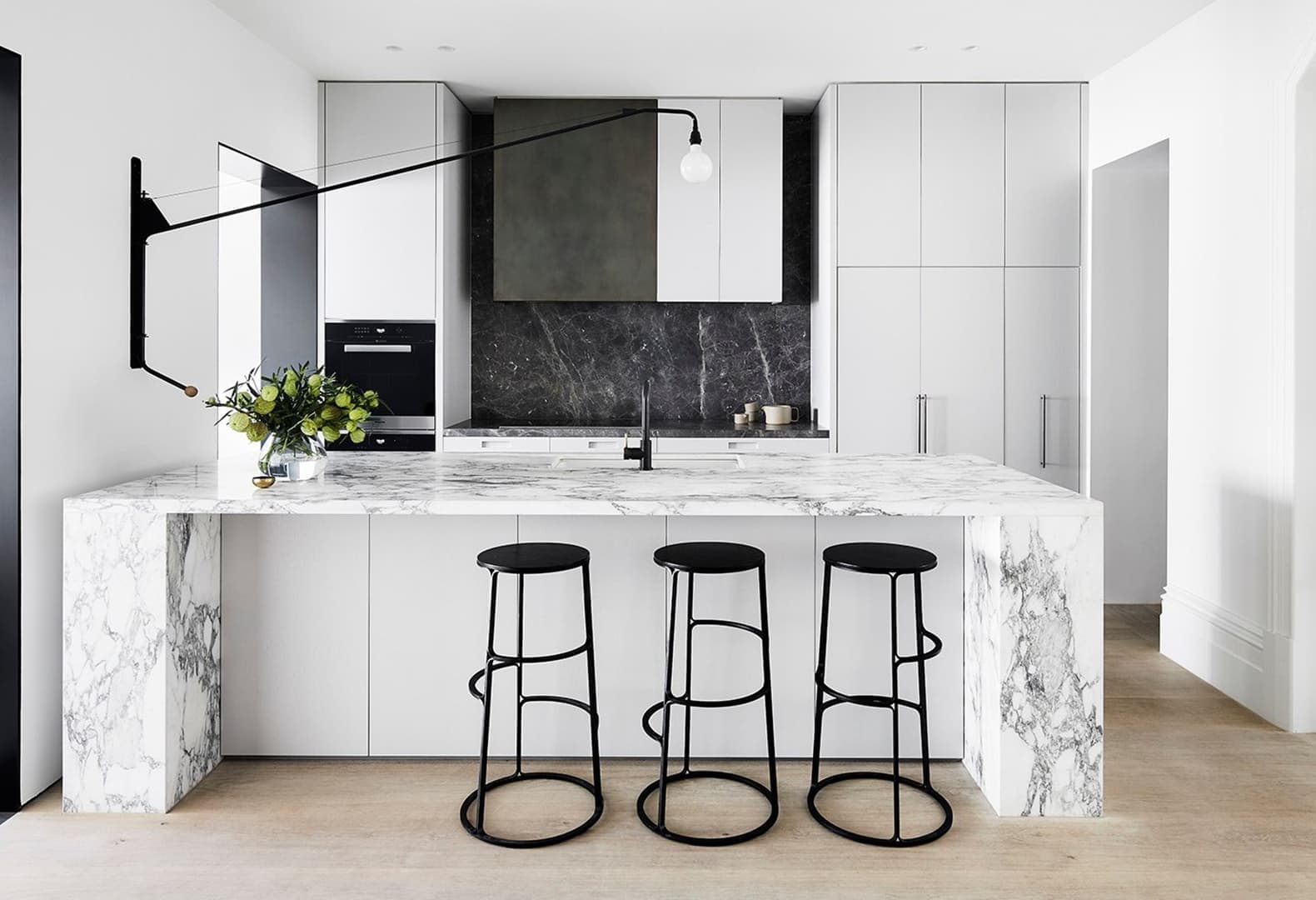 Интерьер кухни в Австралии. Фото: luxdeco.com