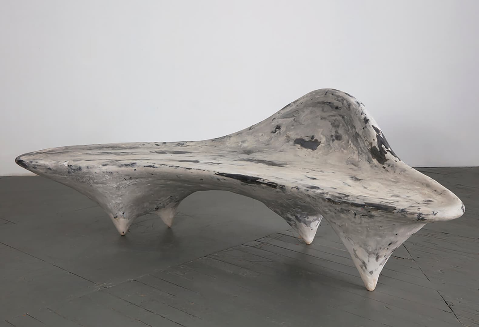 Unique sculptural bench, 2019. Биоморфные фантазии Рогана Грегори. Биоморфные фантазии Рогана Грегори