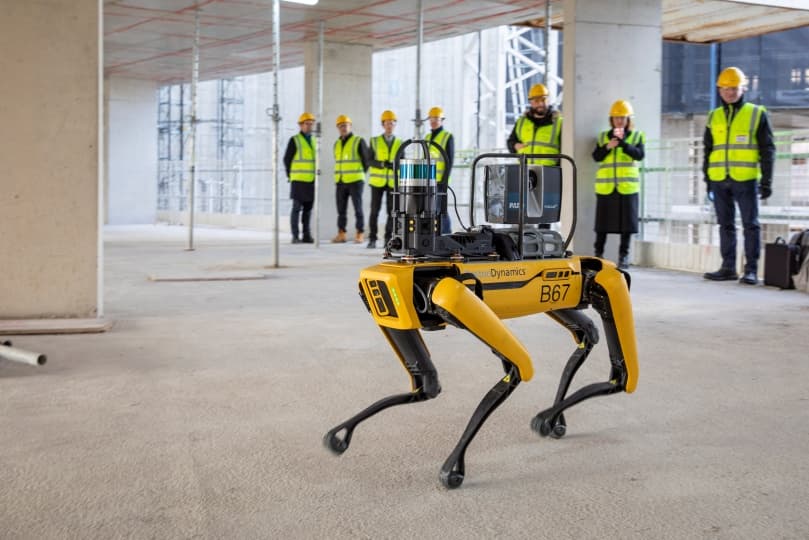 Foster+Partners контролируют ход работ на стройплощадке при помощи собаки-робота Foster+Partners контролируют ход работ на стройплощадке при помощи собаки-робота