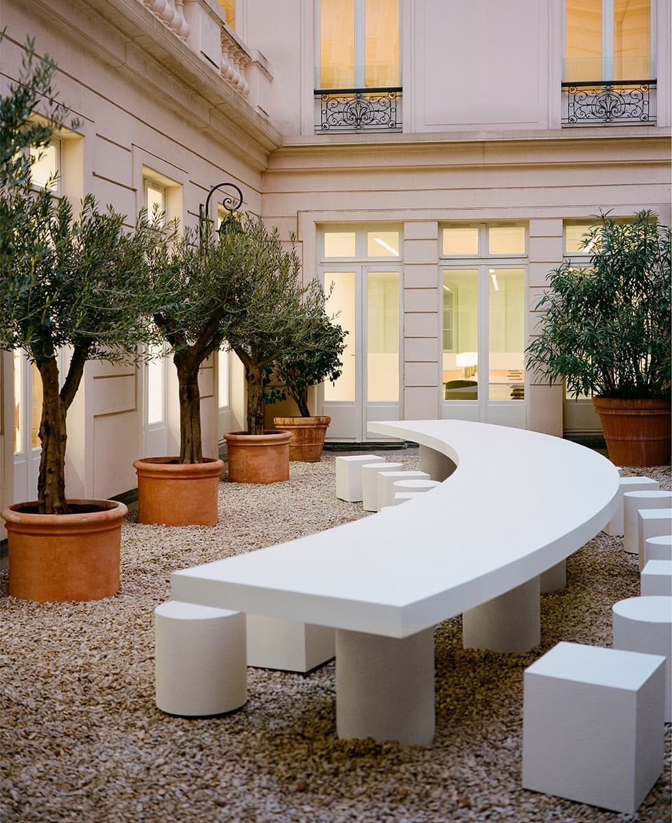 6 великолепных стульев из интерьера Jacquemus