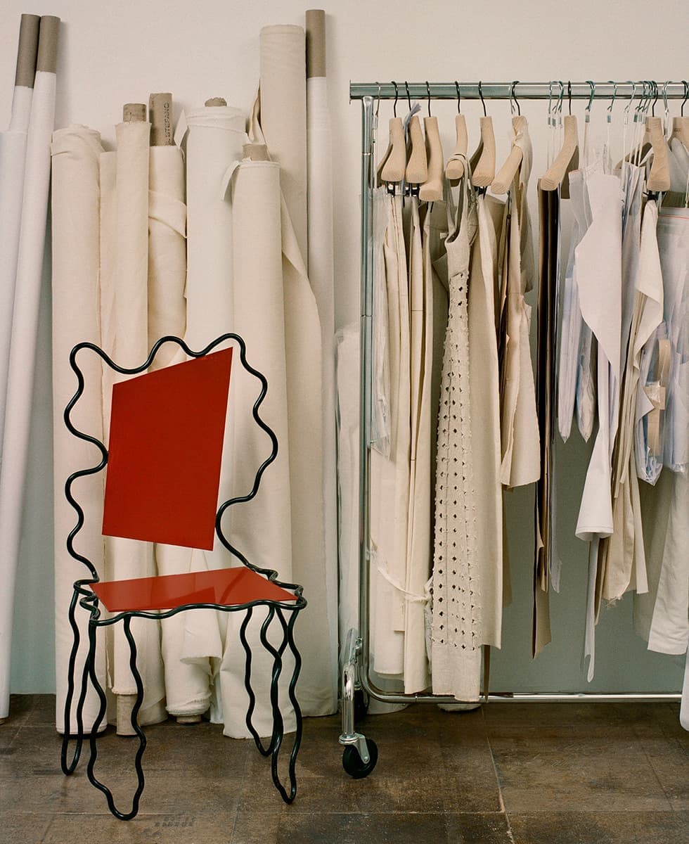 6 великолепных стульев из интерьера Jacquemus