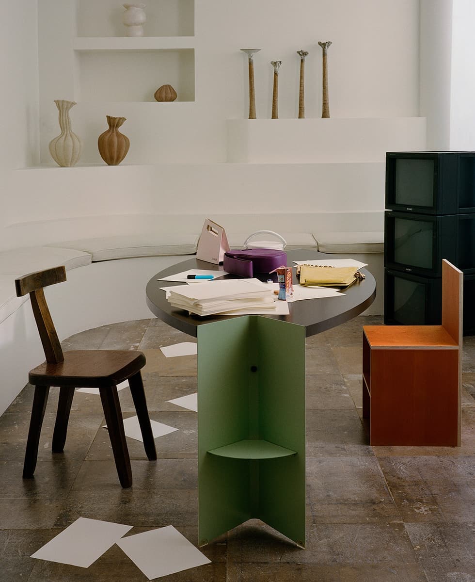6 великолепных стульев из интерьера Jacquemus
