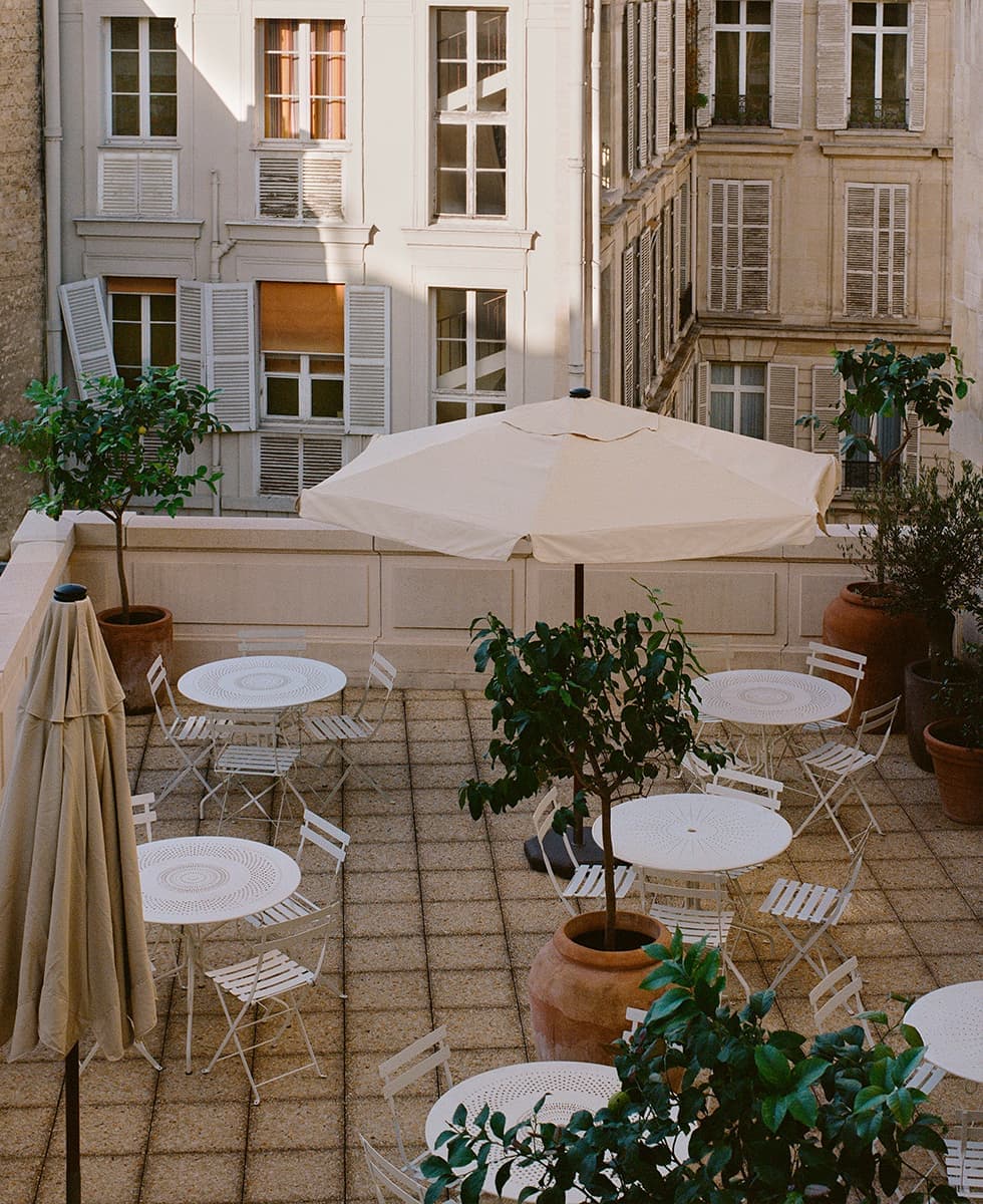 6 великолепных стульев из интерьера Jacquemus