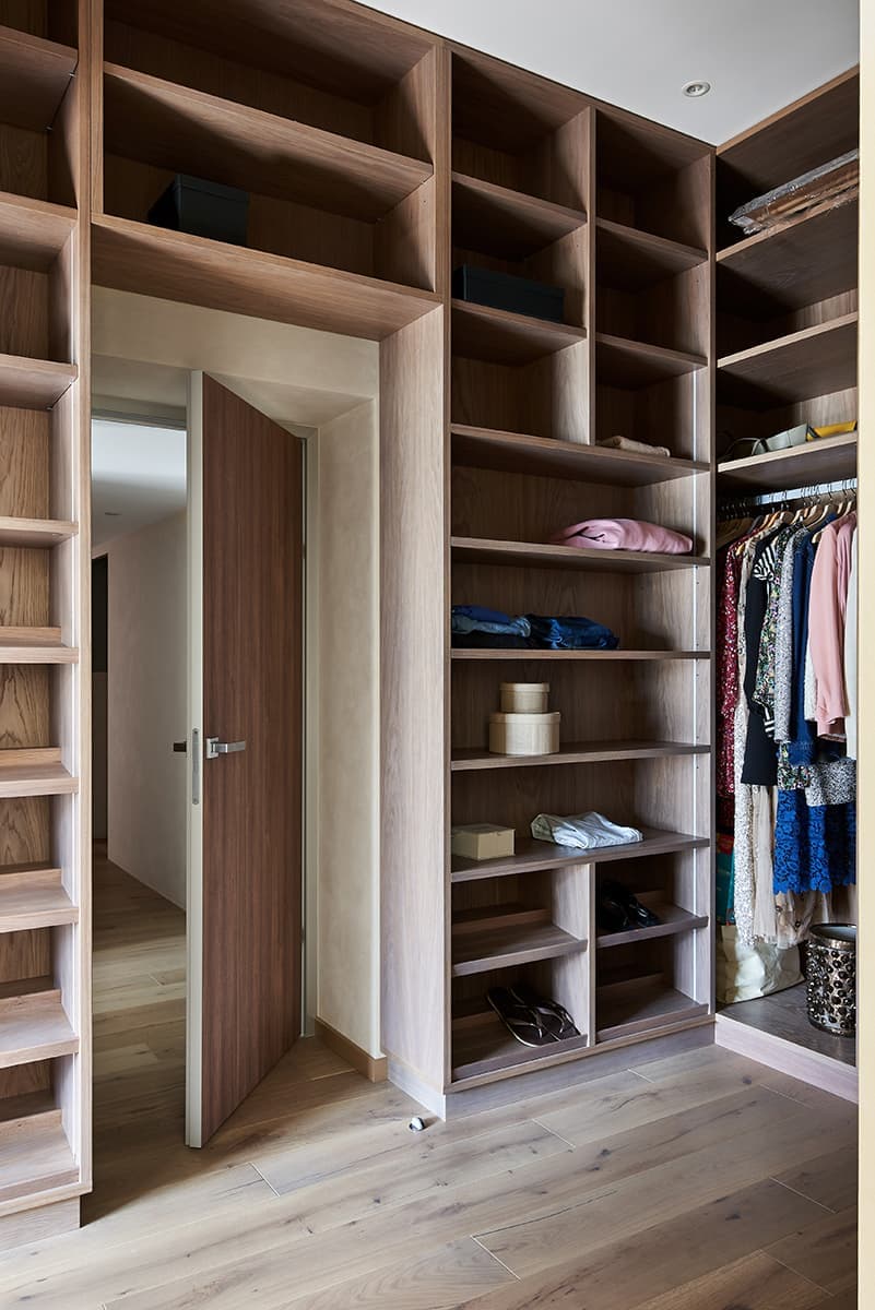 Квартира с камином в стиле эко-минимализм — проект архитектурного бюро Nikolai Bannikov Interiors