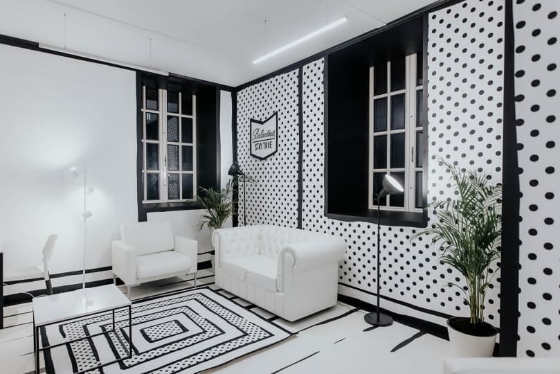 Pop-up пространство Ballantine’s x Joshua Vides Studio в ресторане Blanc Pop-up пространство Ballantine’s x Joshua Vides Studio в ресторане Blanc