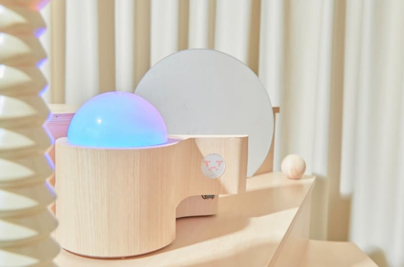 Emotion Collector превращает эмоции в красочное освещение Emotion Collector превращает эмоции в красочное освещение