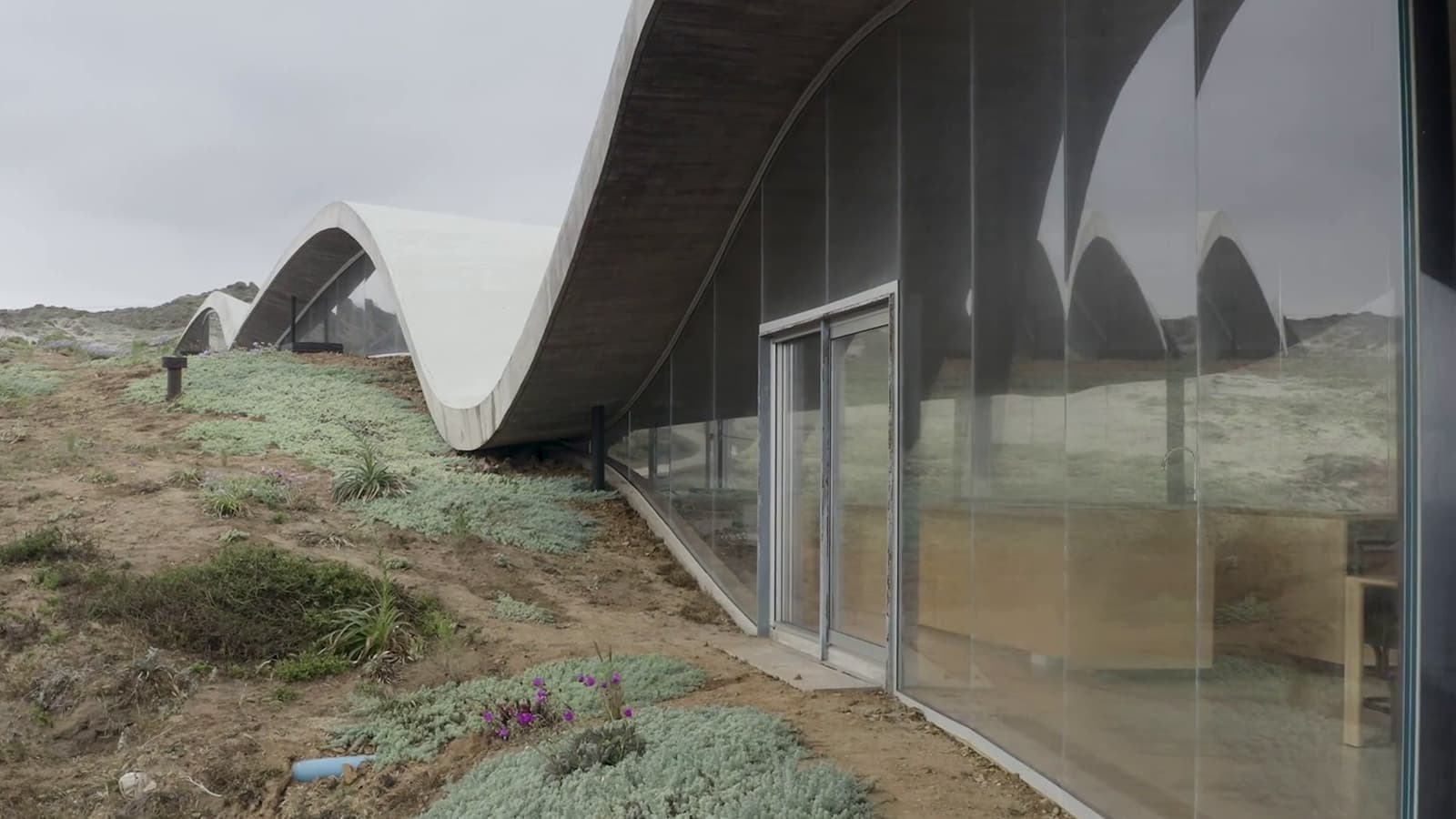 Кадр из документального фильма «Архитектура на краю: дом Нисидзава» (Architecture on the Edge: Nishizawa House), режиссер Марио Новас, Чили, 2021