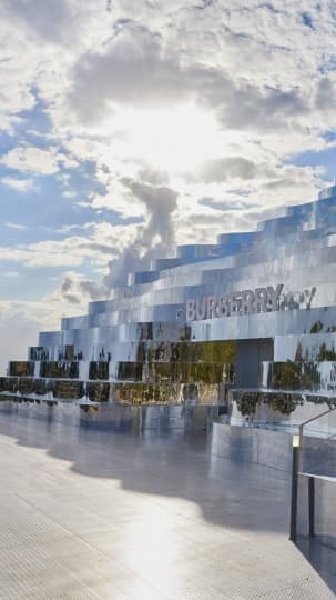Burberry установили pop-up магазин на корейском острове Чеджудо