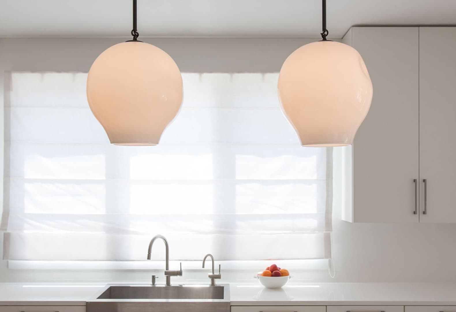 Подвесной светильник Large Bubble Pendant в интерьере от Guest Design