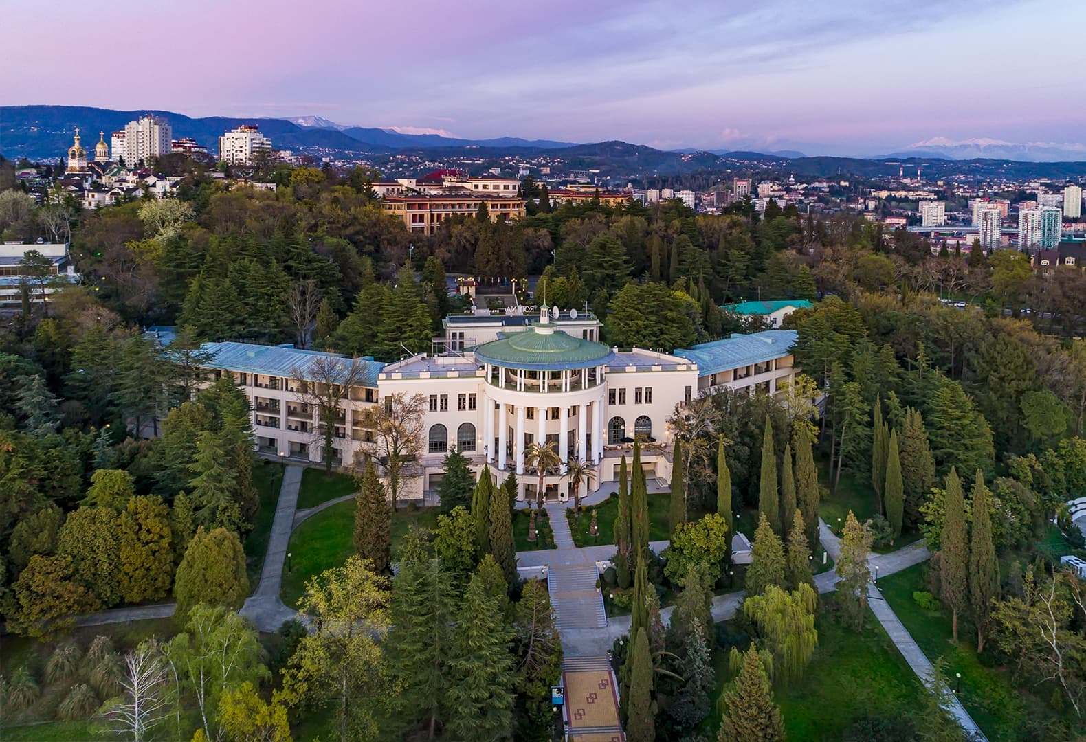 Отель RODINA Grand Hotel & SPA в здании бывшего отеля «Родина»