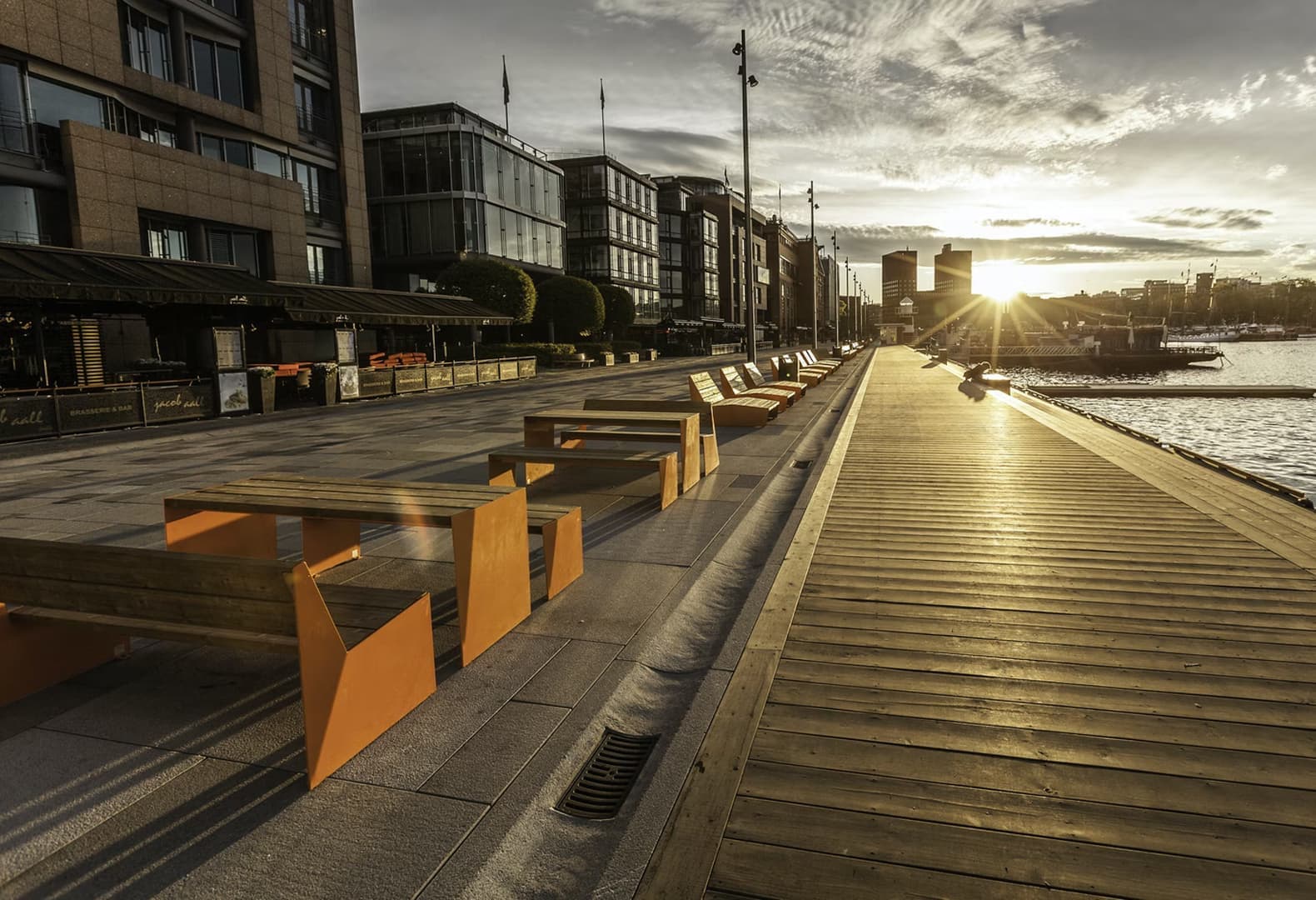 Мебель Vestre в проекте Aker Brygge, Осло. Фото: Томаш Маевский/Vestre
