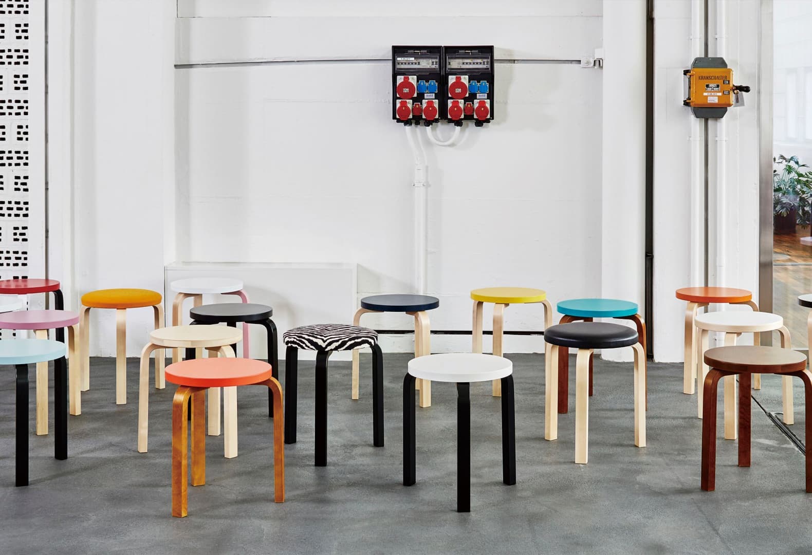 Табурет Stool 60 по дизайну Алвара Аалто