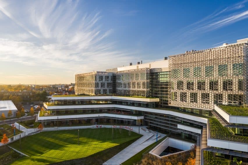 Студия Behnisch Architekten построила новый корпус Гарвардского университета Студия Behnisch Architekten построила новый корпус Гарвардского университета