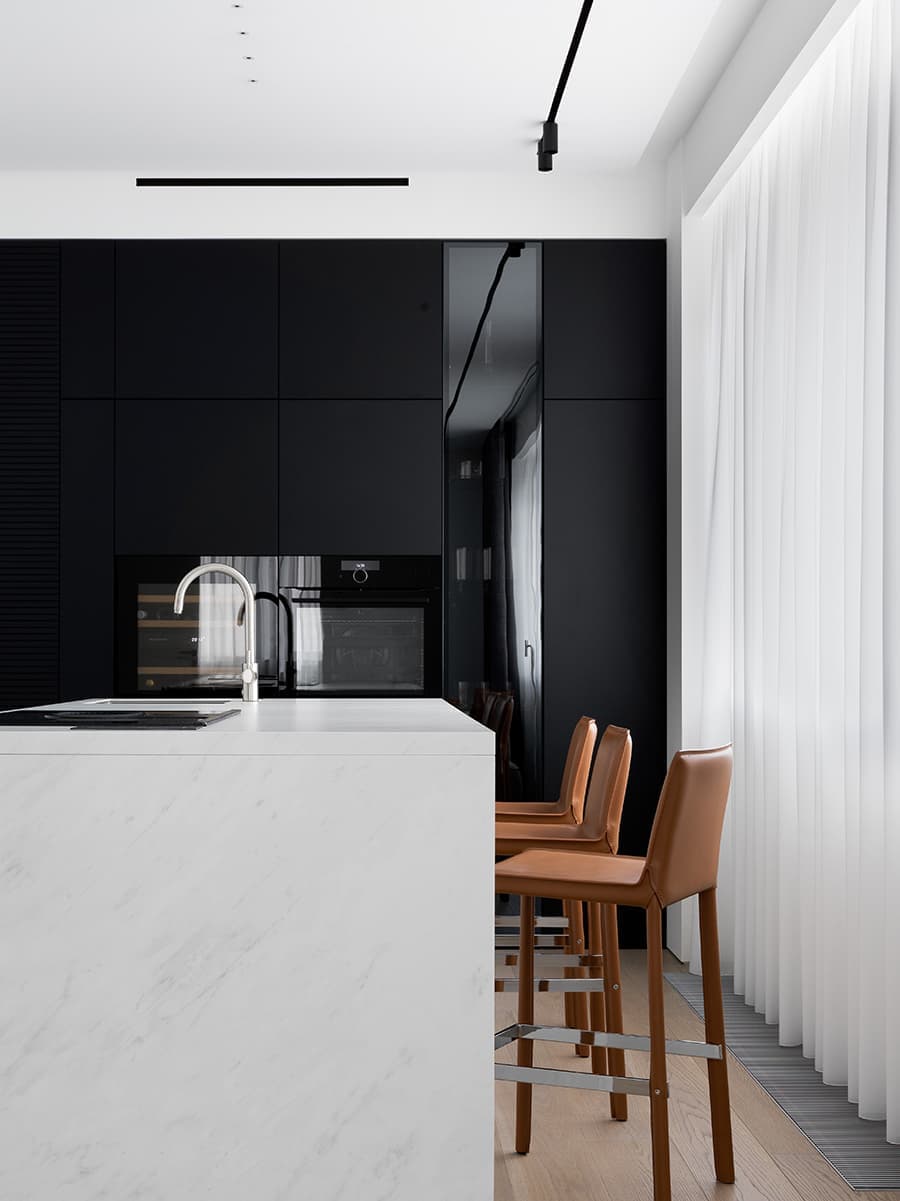 Минималистичная квартира с необычными молдингами – проект ARTIMITRO INTERIORS