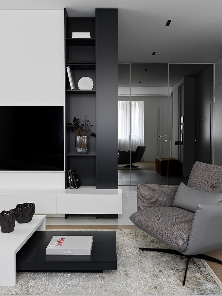 Минималистичная квартира с необычными молдингами – проект ARTIMITRO INTERIORS