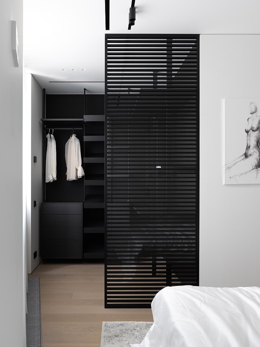 Минималистичная квартира с необычными молдингами – проект ARTIMITRO INTERIORS