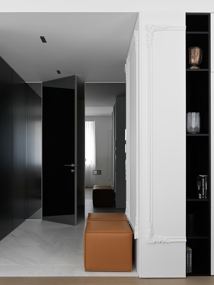Минималистичная квартира с необычными молдингами – проект ARTIMITRO INTERIORS