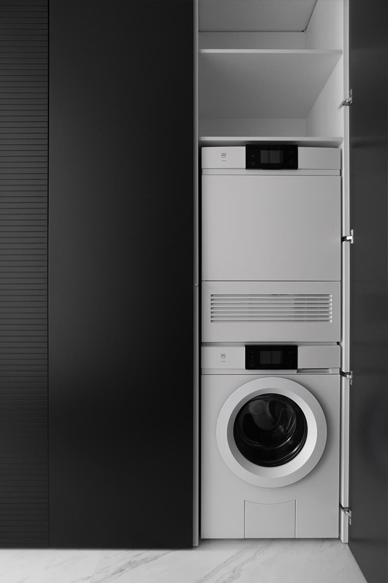 Минималистичная квартира с необычными молдингами – проект ARTIMITRO INTERIORS