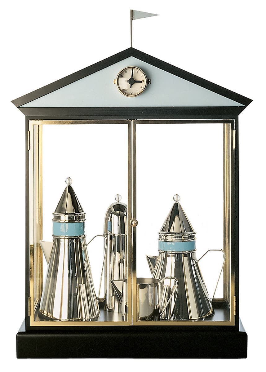 Коллекция Tea & Coffee Piazza для Alessi, 1983. Фото: © Eredi Aldo Rossi. Courtesy Fondazione Aldo Rossi