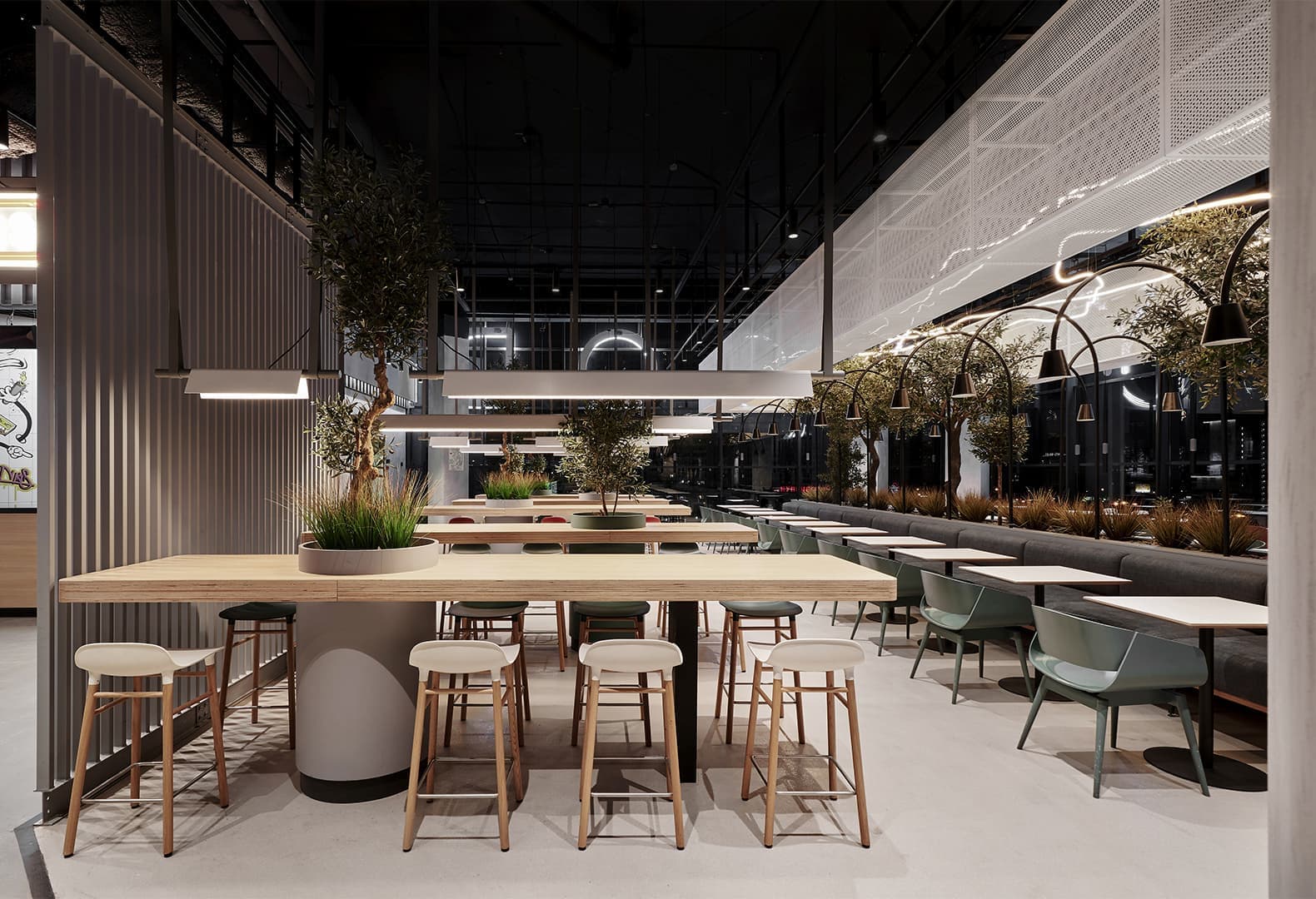 Стулья и кресла Normann Copenhagen, проект City Food. Фото: Сергей Мельников