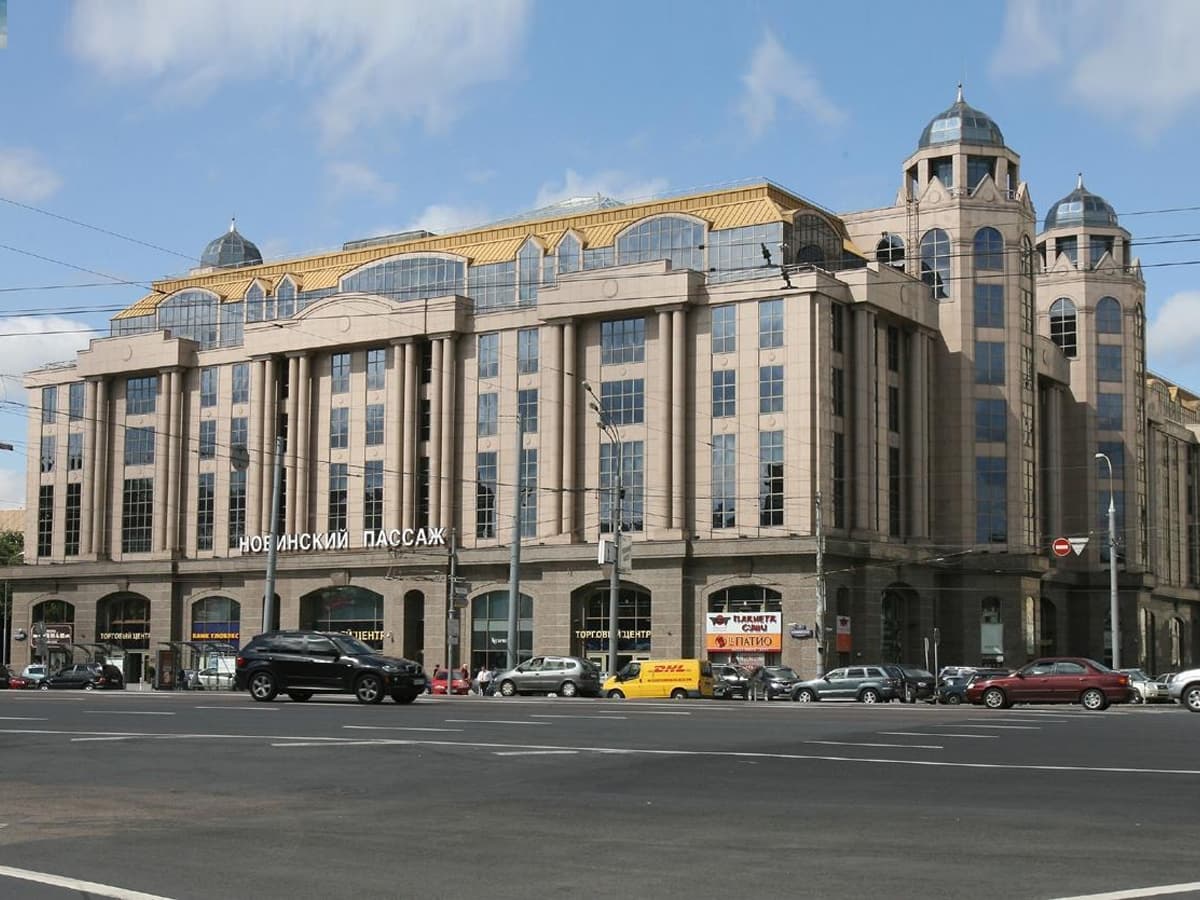 ТДЦ «Новинский пассаж» (ныне БЦ «вэб.РФ»), 2004, архитектор М. Посохин, Москва. Фото: РБК