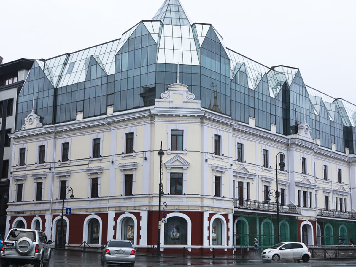 ТЦ «Дом Лангелитье», 1903 – построен, 2002 – капроментирование, архитекторы А. Мельник, В. Смотриковский, Владивосток. Фото: VL.RU