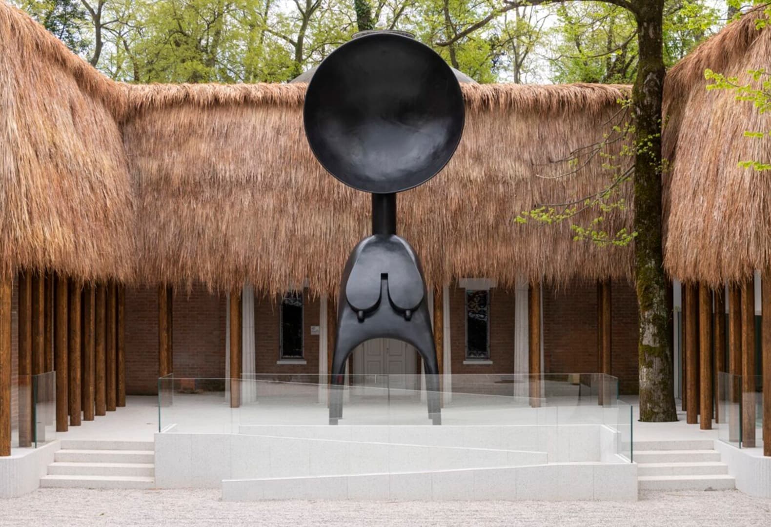 Инсталляция Sovereignty. Фото: Тимоти Шенк, предоставлено художницей и галереей Matthew Marks Gallery (Нью-Йорк)