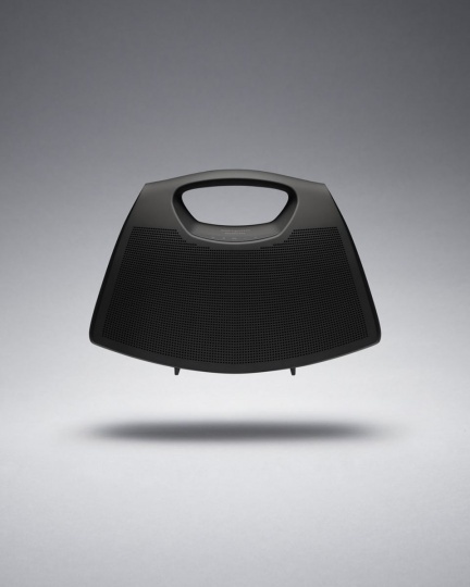Balenciaga и Bang & Olufsen представили сумку-колонку