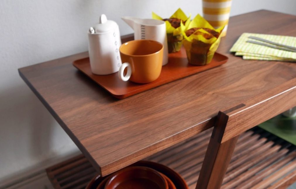Студия Smilow Design выпустила тележку для напитков, придуманную в 1950-х Студия Smilow Design выпустила тележку для напитков, придуманную в 1950-х